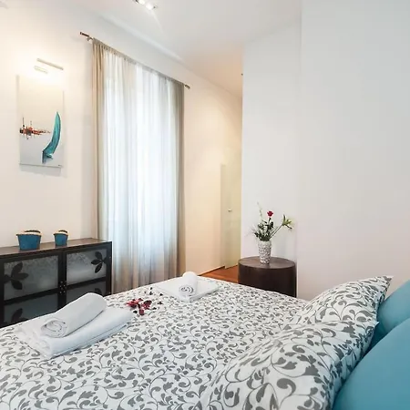★5 Star Living-amazing 2bed|2bath Apt-old Town Sq Apartmán *